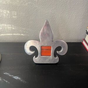 Silver Fleur-de-Lis Hermes‎ decor art